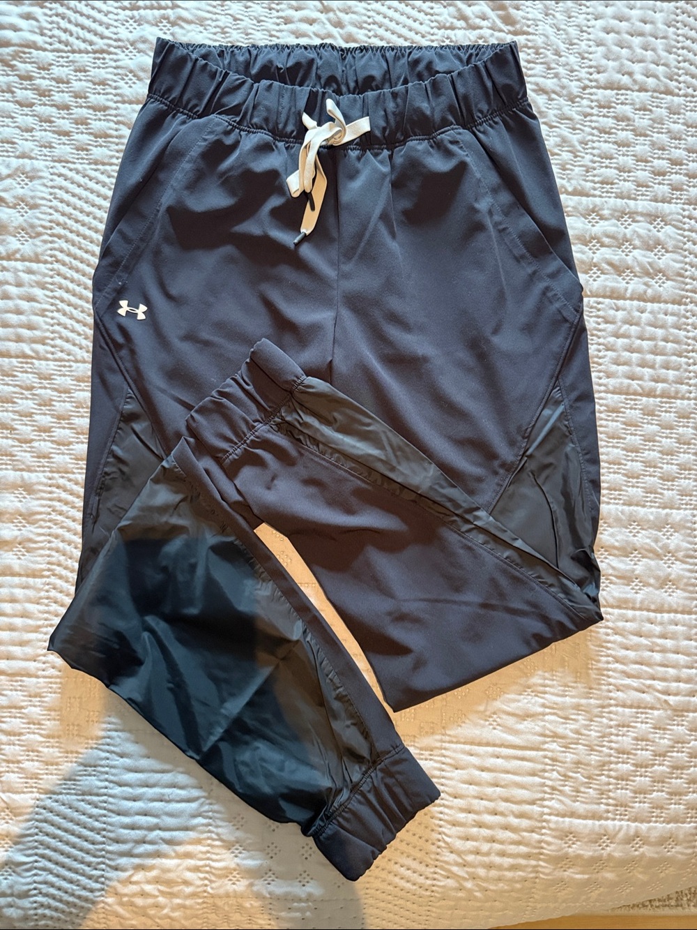 Under Armour Women’s Black Drawstring Athletic Joggers- size S